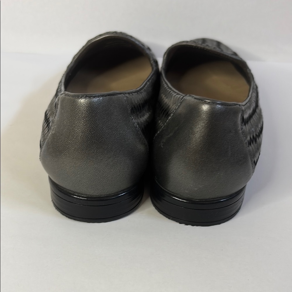 FINAL! NWOT! Trotters Silver Metallic Woven Leather Loafers - Picture 5 of 9